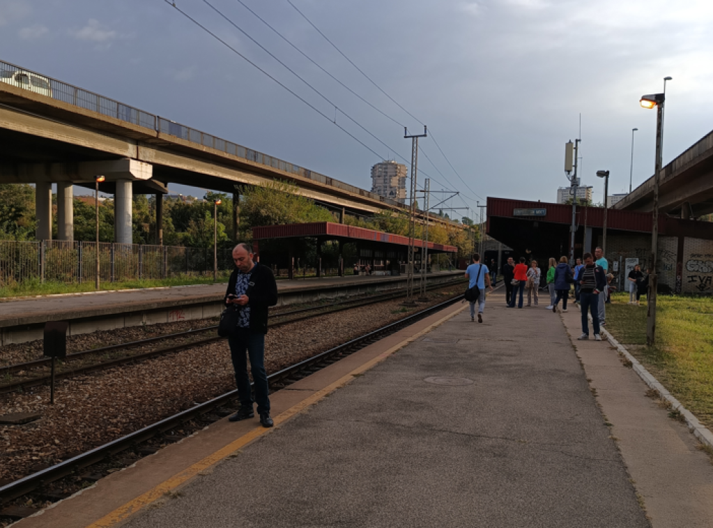 Na železničkoj stanici Pančevački most stradala jedna osoba kada je na nju naleteo putnički voz
