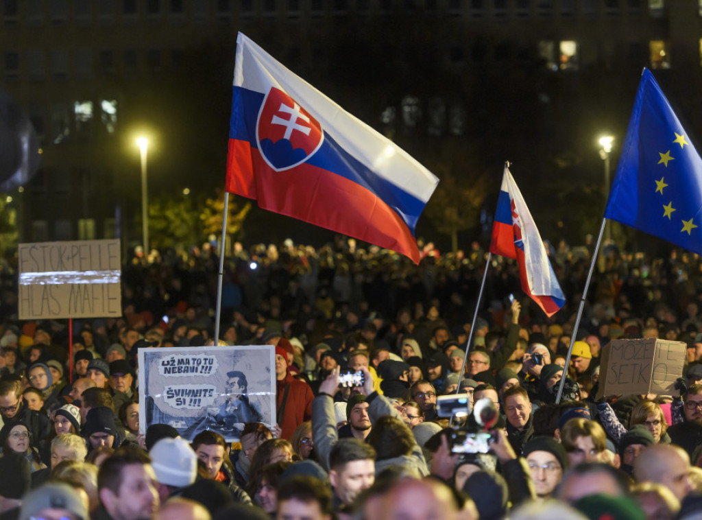 Brojni Slovaci protestovali protiv vladinih reformi tužilaštva