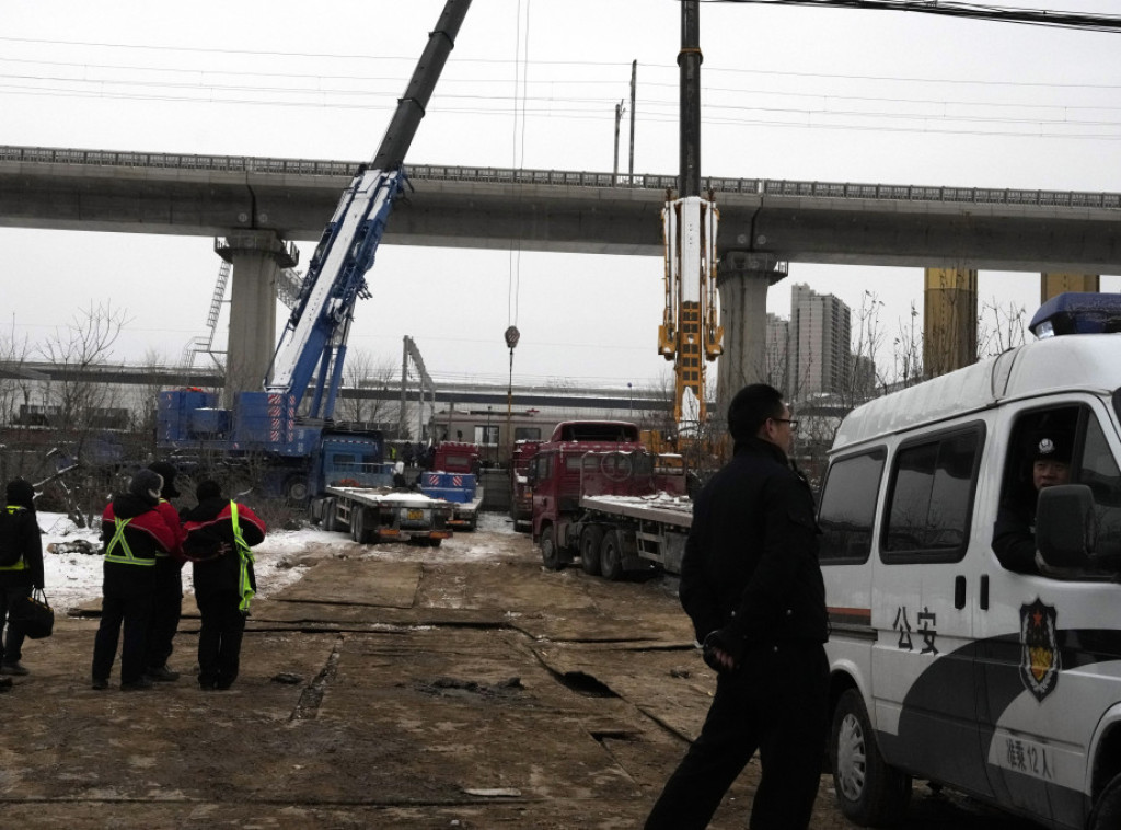Peking: Zbog snega na koloseku sudarila se dva vozila metroa, 515 ljudi je povređeno