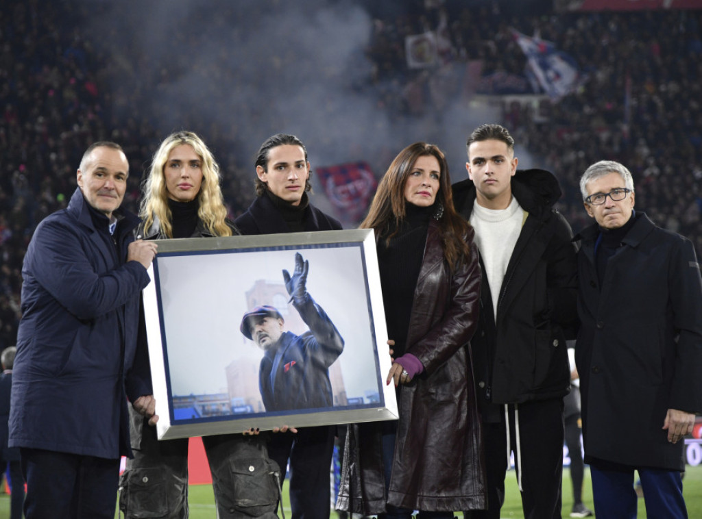 Bolonja uoči utakmice protiv Rome odala počast Mihajloviću, porodica na stadionu