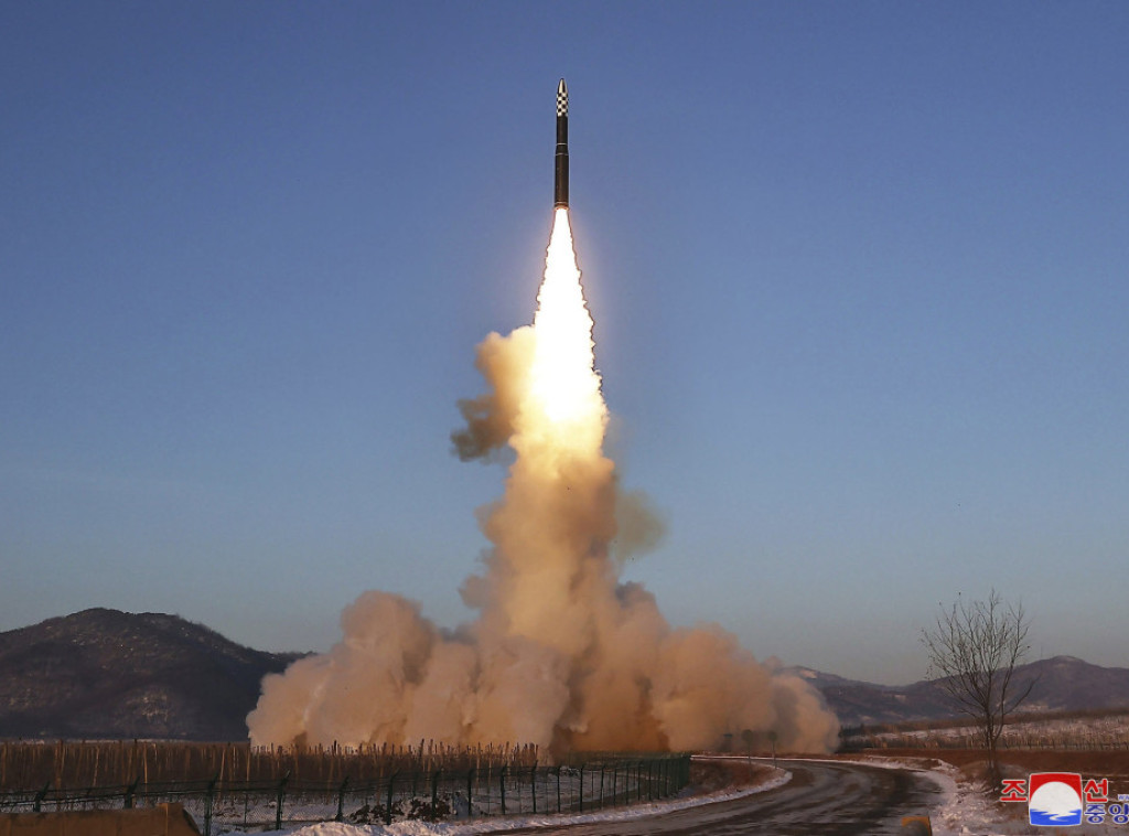 Zemlje G7 osudile lansiranje rakete Severne Koreje