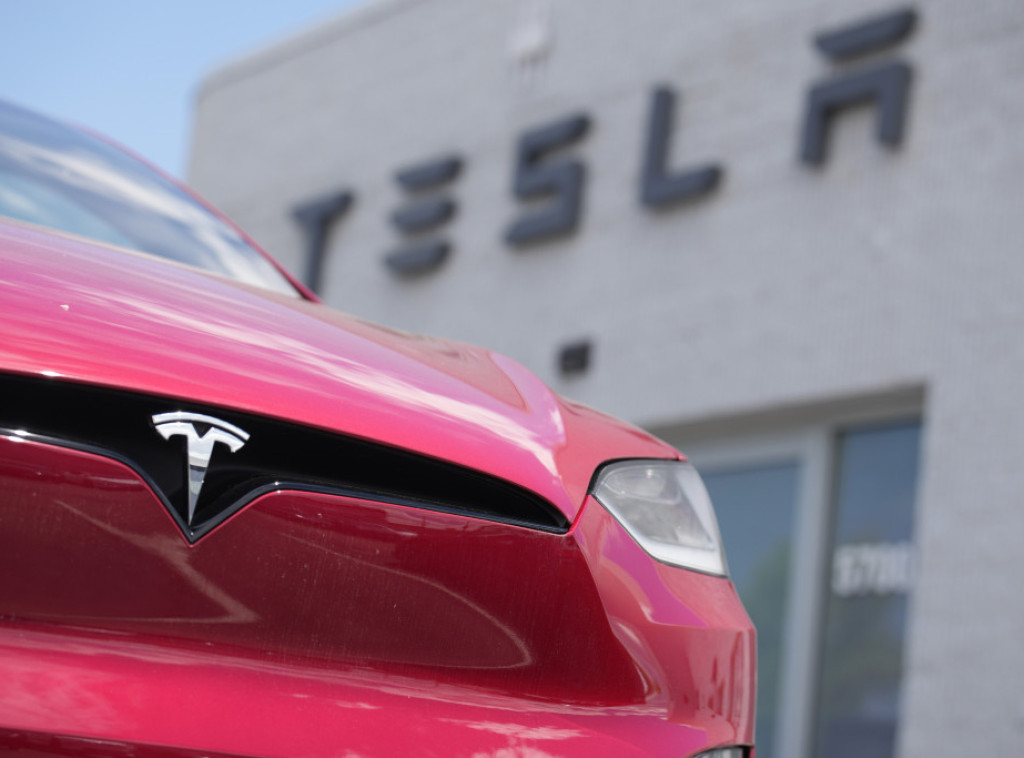 Vozači automobila Tesla skloniji saobraćajnim udesima od ostalih vozača, pokazalo istraživanje u SAD
