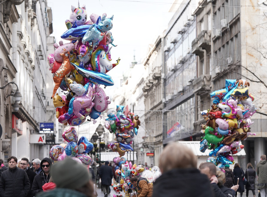 Pretežno oblačno vreme, u nizijama kiša, na planinama sneg, lokalno poledica