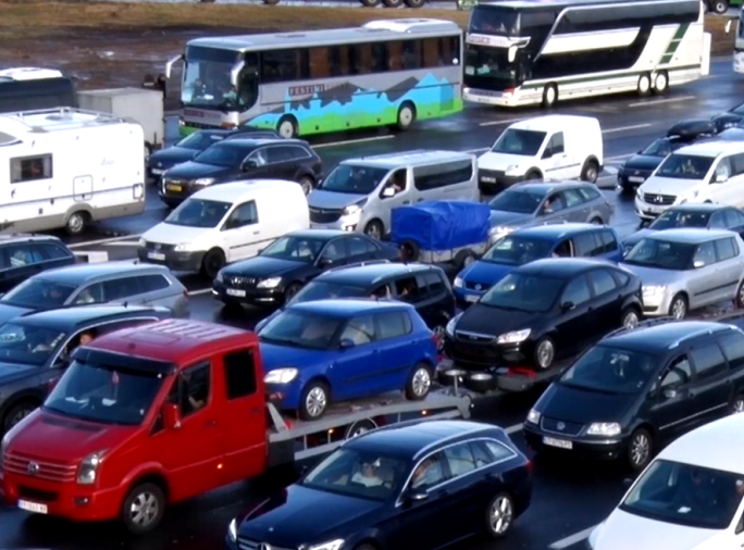 Putnička vozila na graničnom prelazu Horgoš, na ulazu, čekaju sat, u Šidu 30 minuta