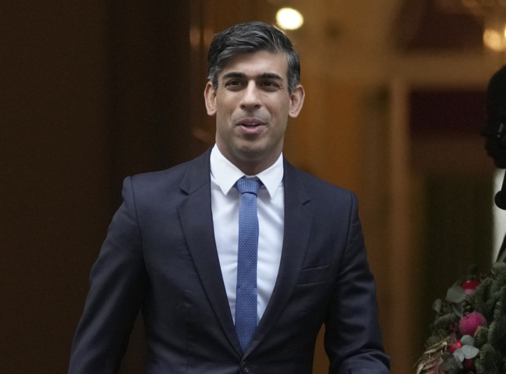 Sunak zahvalio britanskim trupama za očuvanje mira širom sveta, uključujući KiM