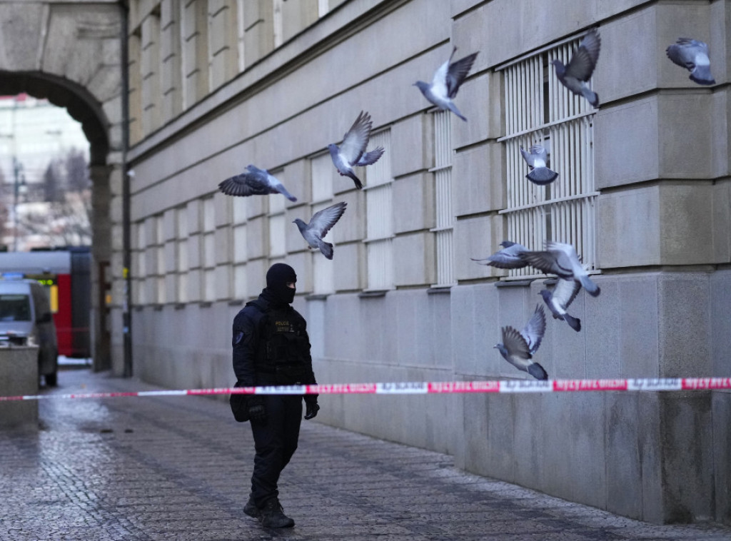 Policija našla improvizovanu napravu u kući studenta koji je ubio 14 osoba u Pragu