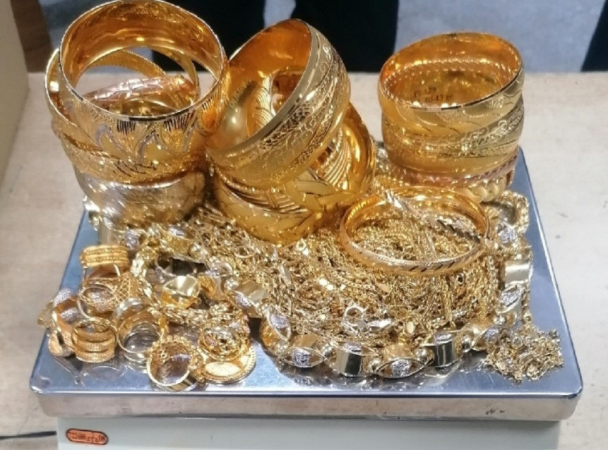 Sprečen pokušaj krijumčarenja zlatnog nakita vrednog 8,3 miliona dinara