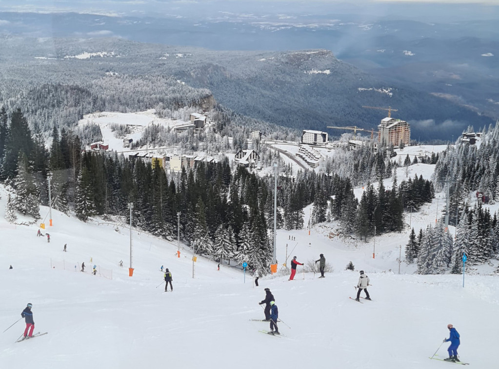 Jahorina otvorila sezonu skijanja, popust 50 odsto na dnevne ski karte do 15. decembra