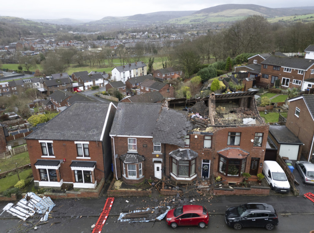 Oluja pogodila Veliku Britaniju: Tornado oštetio oko 100 domova, više hiljada domaćinstava ostalo bez struje