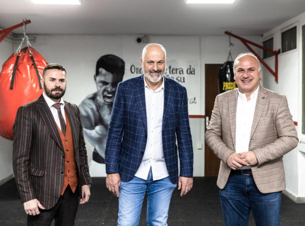 Miodrag Božović i predsednik opštine Zvezdara Vladan Jeremić podržali bokserski klub "Olimp Zvezdara"
