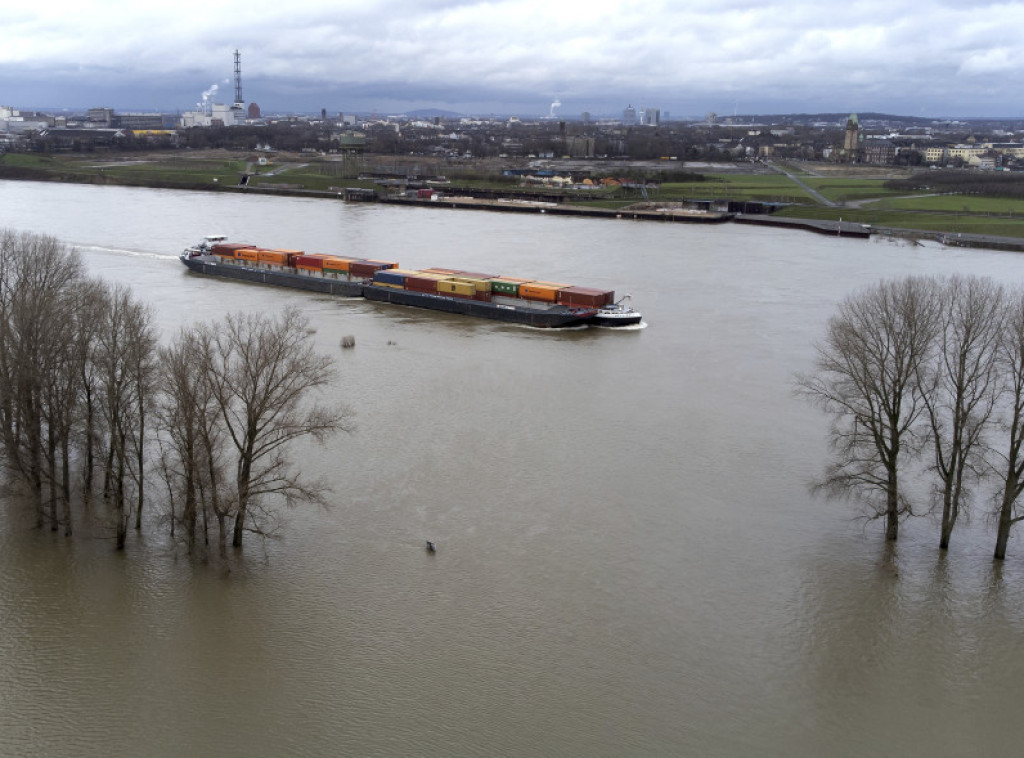 Nemačka: Skoro cela Donja Saksonija pod vodom, Bundesver stiže u pomoć