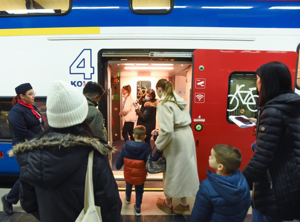 Deda Mrazice, pokloni i kviz u novogodišnjim vozovima "Srbijavoza"