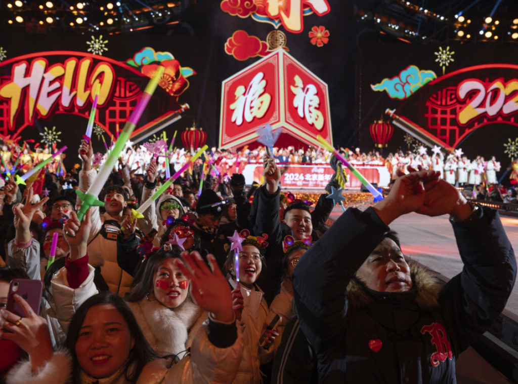 Nova godina stigla u Kinu, u Hongkongu vatromet trajao 12 minuta