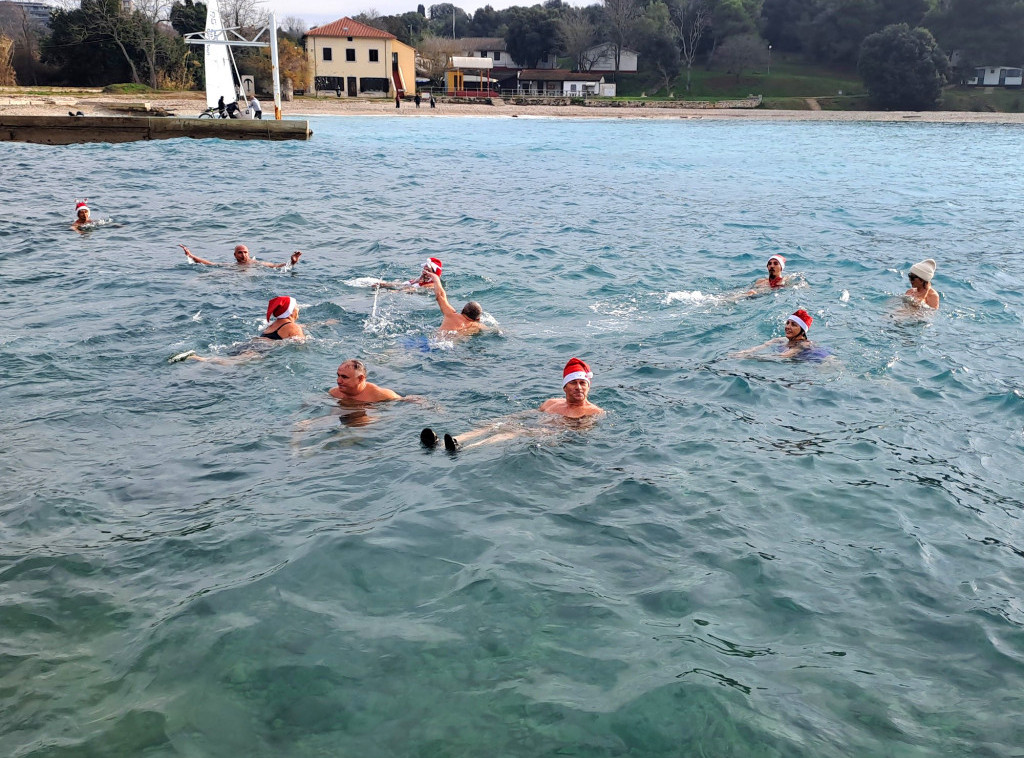 Nova godina širom Jadrana proslavljena kupanjem u moru