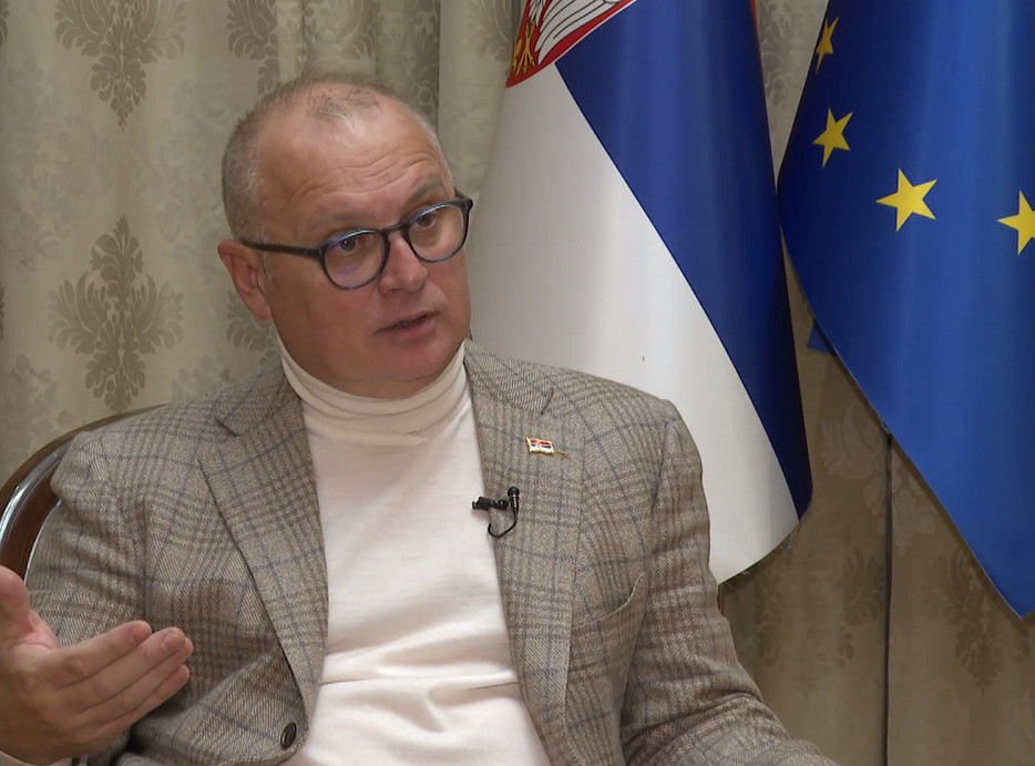 Vesić: Šider bi da drži lekcije Srbiji, a umešan je u jednu od najvećih afera