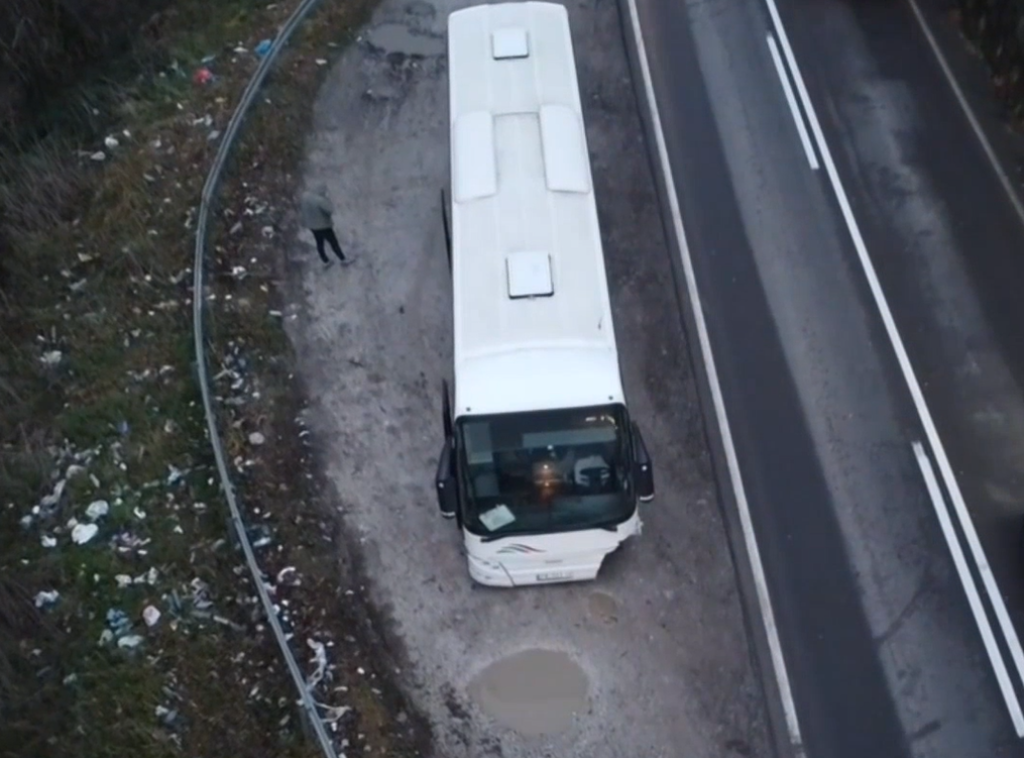 Zagreb: U zagrebačkom podvožnjaku zaglavljen autobus sa Kosova i Metohije