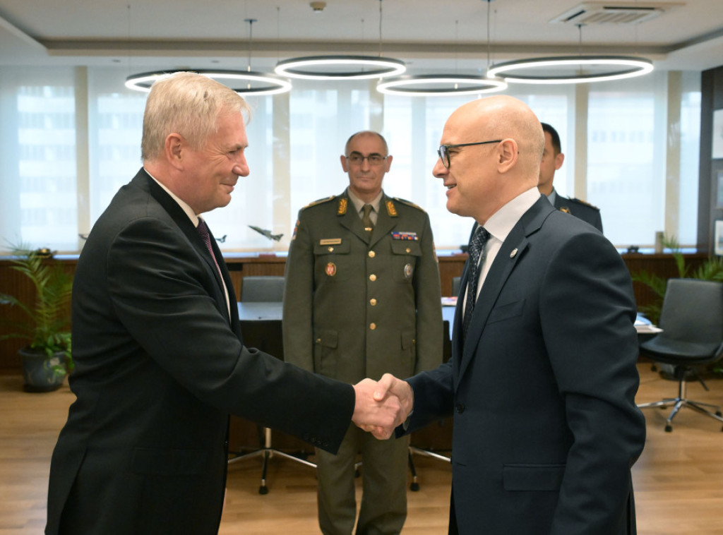 Ministar Vučević se sastao sa odlazećim ambasadorom Slovačke Fedorom Rosohom