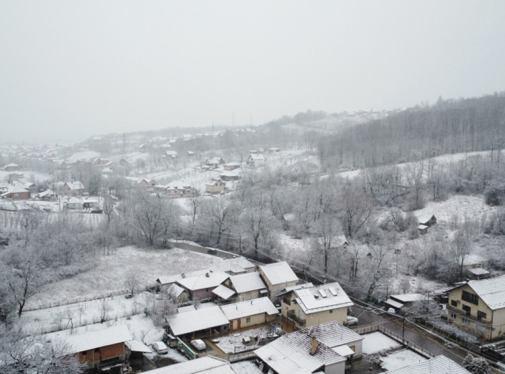 Čačak: Sneg pada duže od 24 sata, putevi su prohodni, a zimske službe su na terenu od ranih jutarnjih sati
