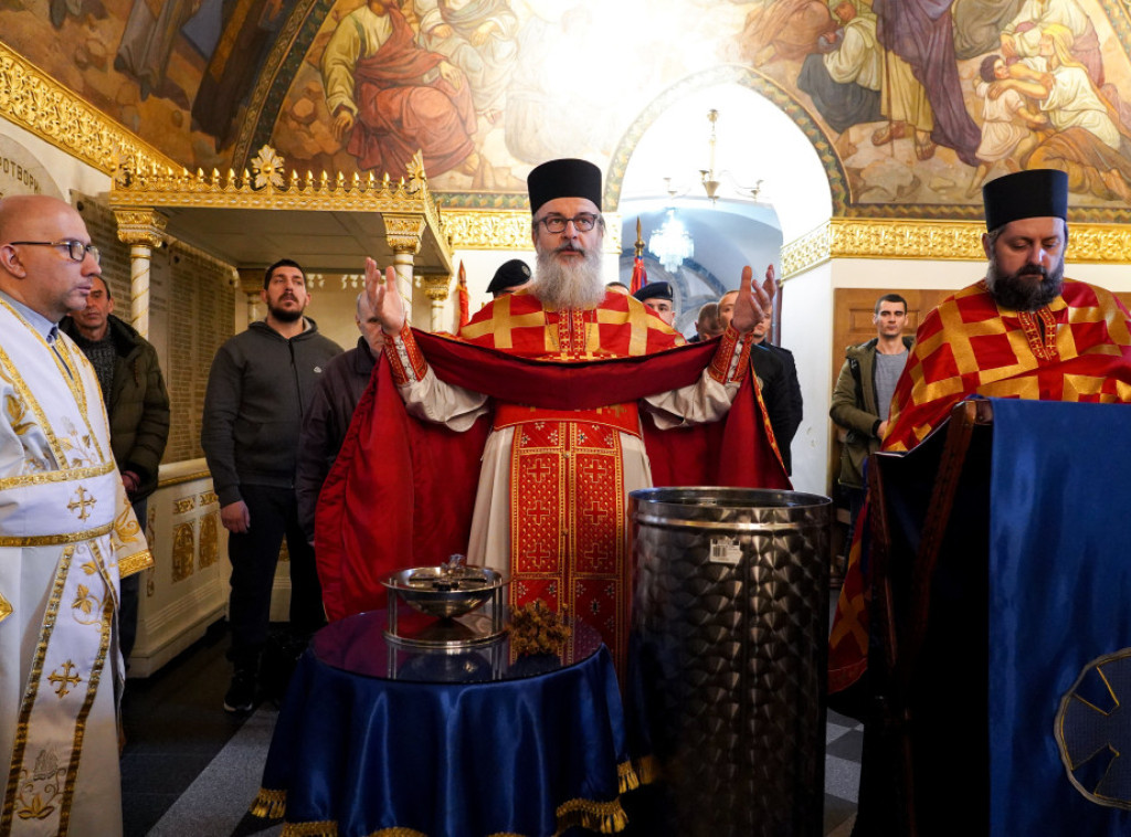 Održana sveta liturgija u crkvi Ružica povodom Krstovdana, osvećena voda