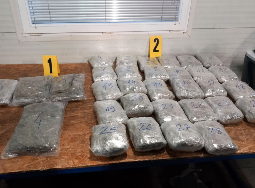 Na graničnom prelazu Batrovci zaplenjeno skoro 18 kg marihuane, uhapšena jedna osoba