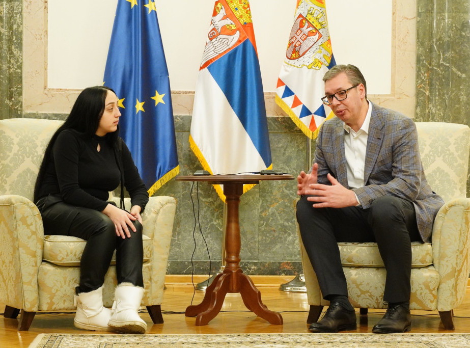 Predsednik Vučić primio Maricu Mihajlović iz Sremske Mitrovice: U radu sa majkama i decom pokazati najviše odgovornosti