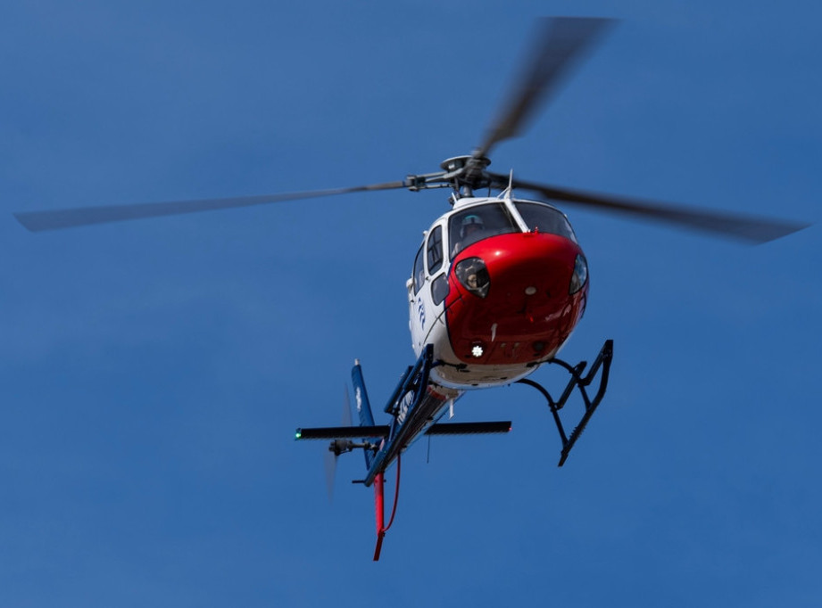 Helikopter sa osam osoba nestao sa radara na Borneu