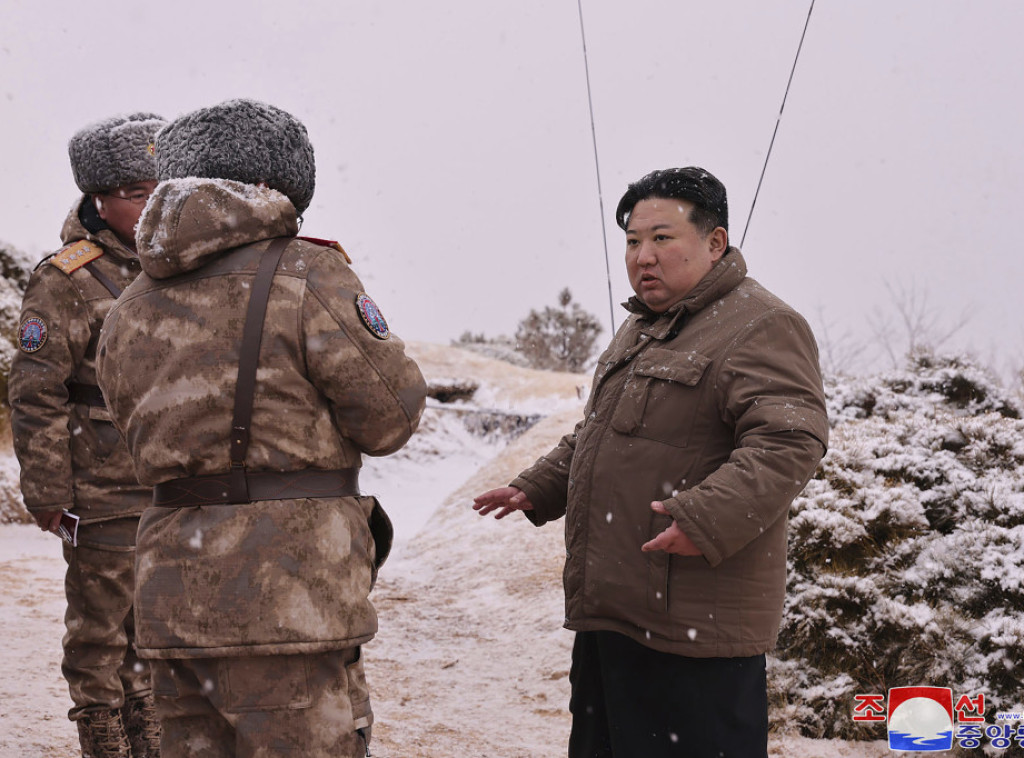 Kim Džong Un nadgledao lansiranje krstarećih raketa sa podmornice