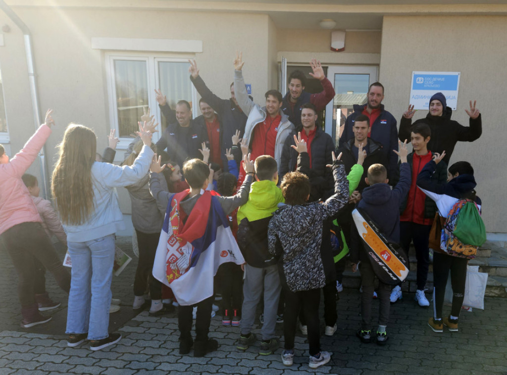 Teniska Dejvis kup reprezentacija Srbije posetila SOS Dečije selo u Kraljevu