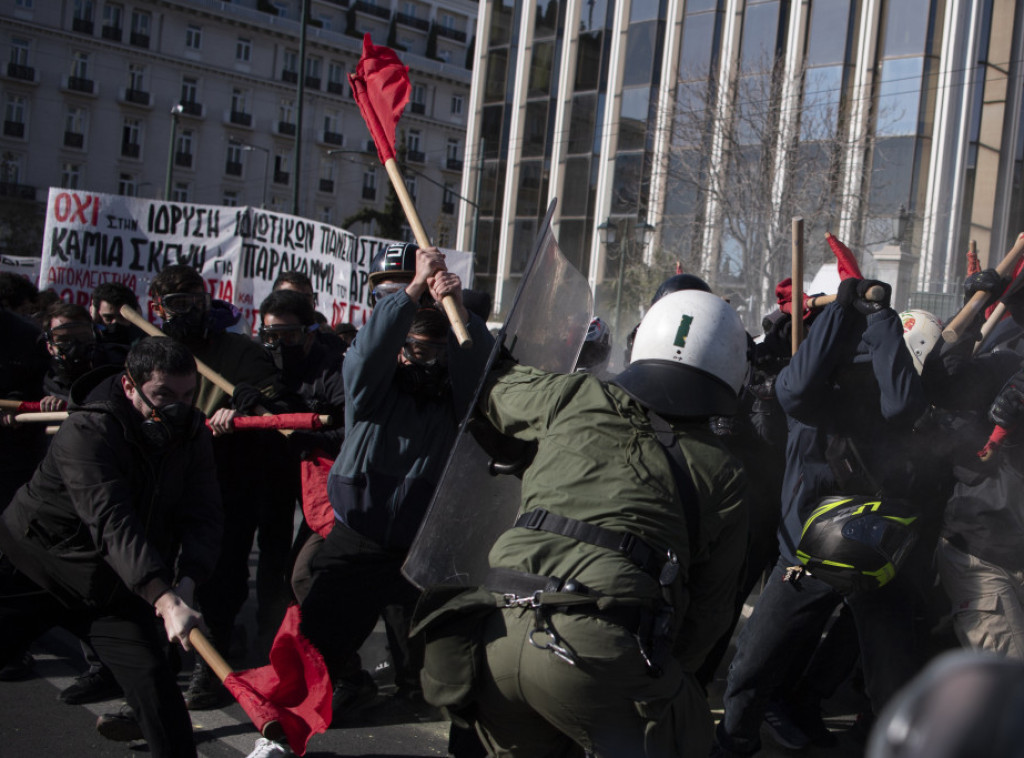 Atina: Studenti se sukobili s policijom na protestu protiv reforme obrazovanja