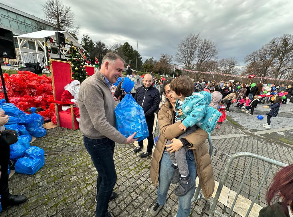 GO Savski venac: U okviru manifestacije "Park otvorenog srca" podeljeno više od 2.000 novogodišnjih paketića