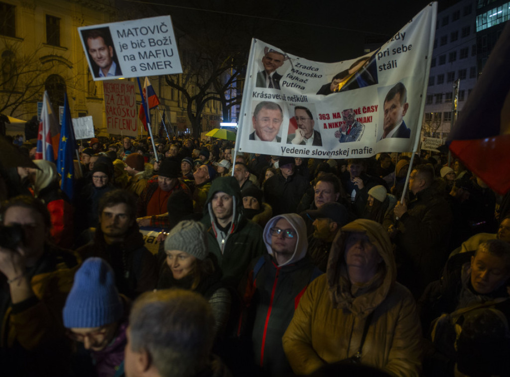 Desetine hiljada ljudi u Slovačkoj protestovalo protiv reforme tužilaštva