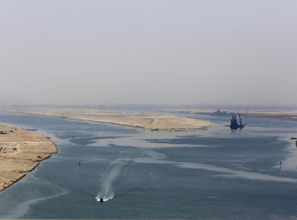 Predsednik Egipta: Prihodi od Sueckog kanala pali za skoro 50 odsto zbog krize u Crvenom moru