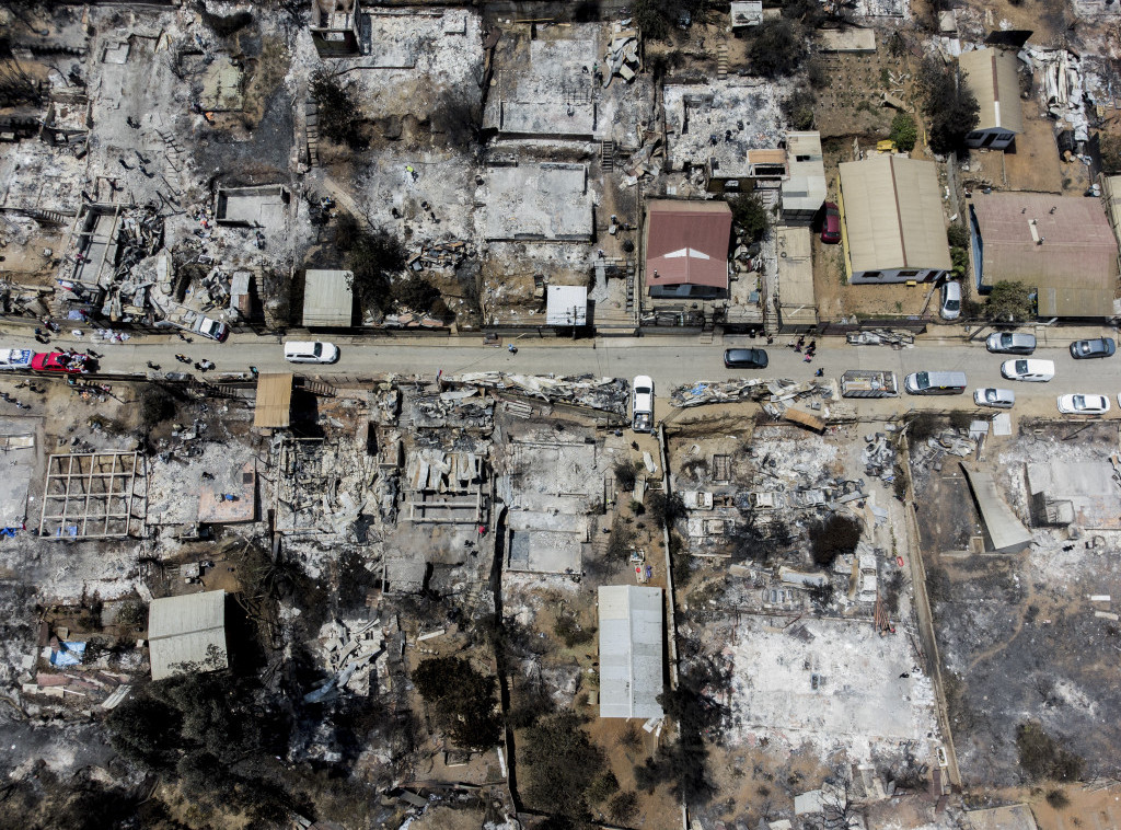 Čile: Skoro 100 ljudi stradalo u šumskim požarima, stotine ljudi vode se kao nestali