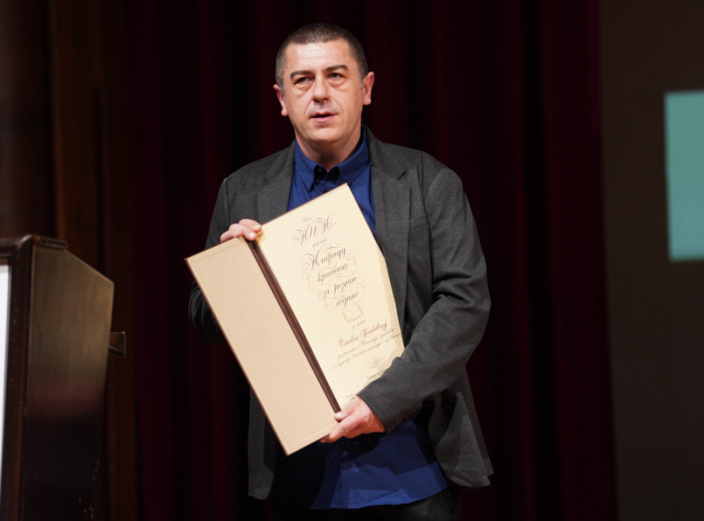 Piscu Stevi Grabovcu uručena NIN-ova nagrada za roman godine