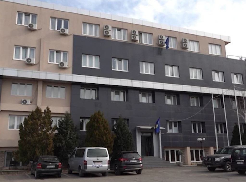 Postavljena zastava tzv. Kosova na vatrogasnu stanicu u Leposaviću