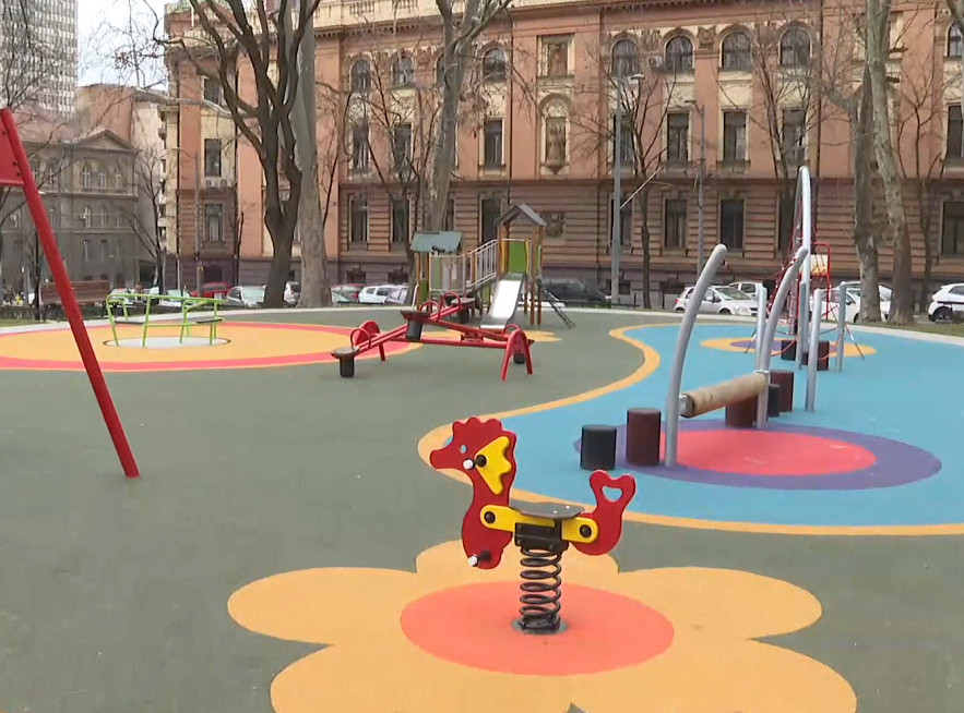 Završena rekonstrukcija dečjeg igrališta u parku Manjež