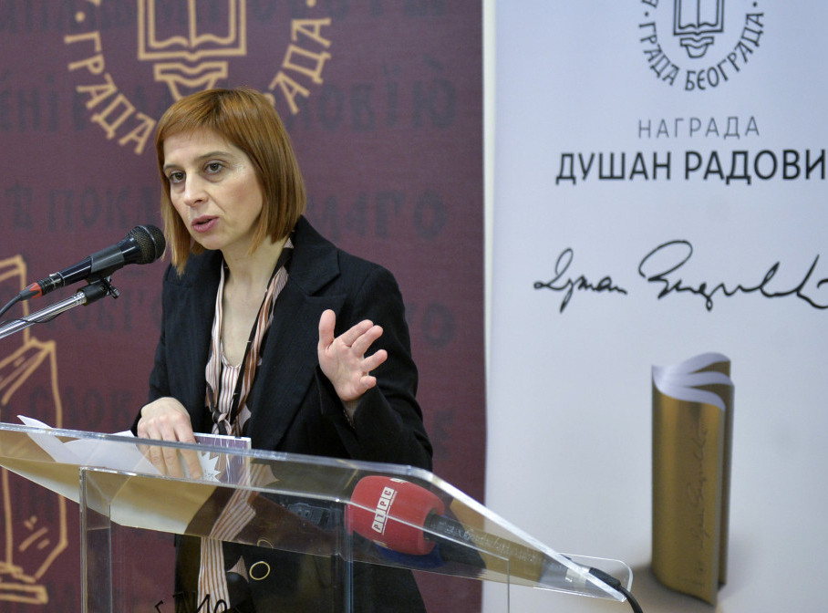 Nagrada "Dušan Radović" uručena pesnikinji Dragani Mladenović u Biblioteci grada Beograda