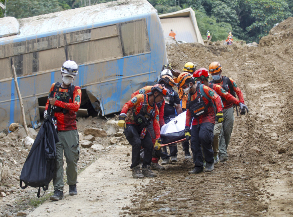 U klizištu na Filipinima poginulo 11, nestalo 110 ljudi