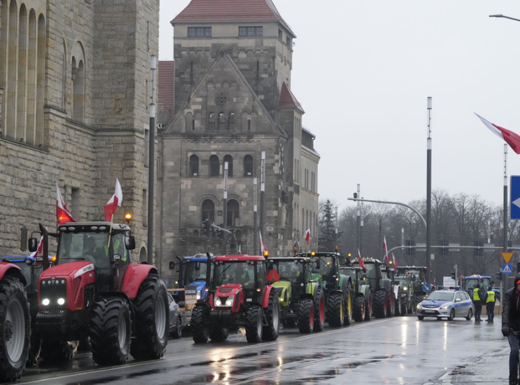 Poljski poljoprivrednici blokirali puteve širom zemlje