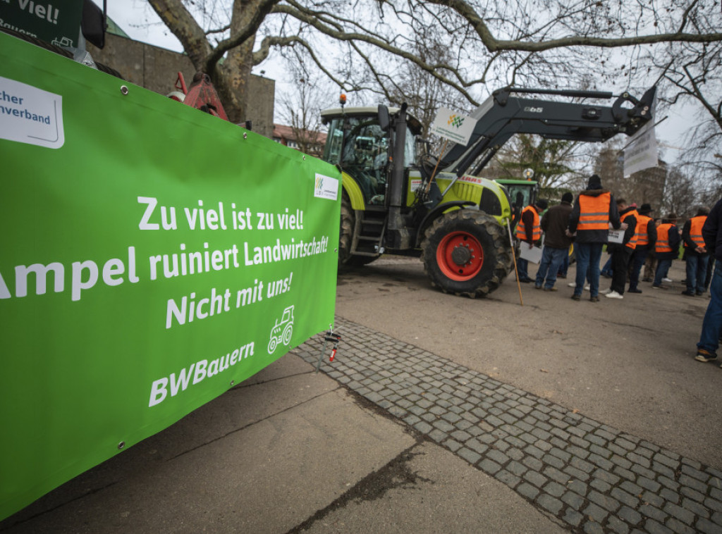 Nemačka: Incident tokom protesta poljoprivrednika, policija upotrebila biber sprej