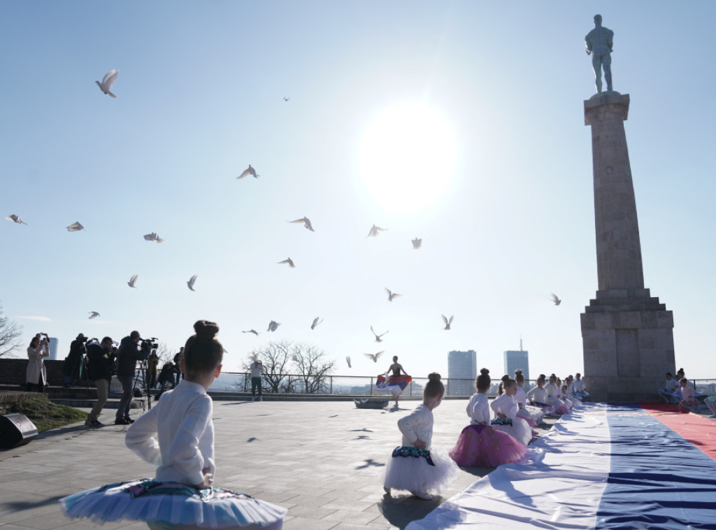 Obeležen Dan državnosti na Kalemegdanu, pušteni golubovi mira