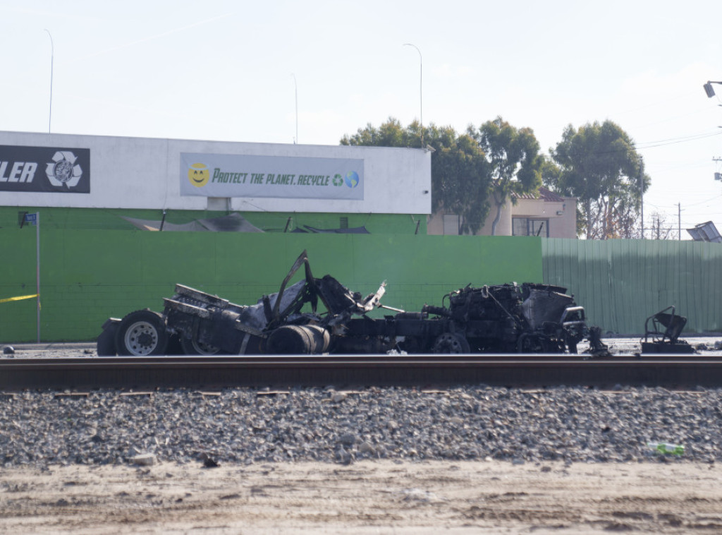 Los Anđeles: Sedam vatrogasaca povređeno u eksploziji kamiona, dvoje kritično