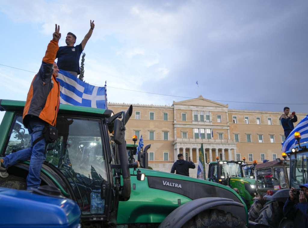 Grčki poljoprivrednici protestuju u centru Atine drugi dan zaredom