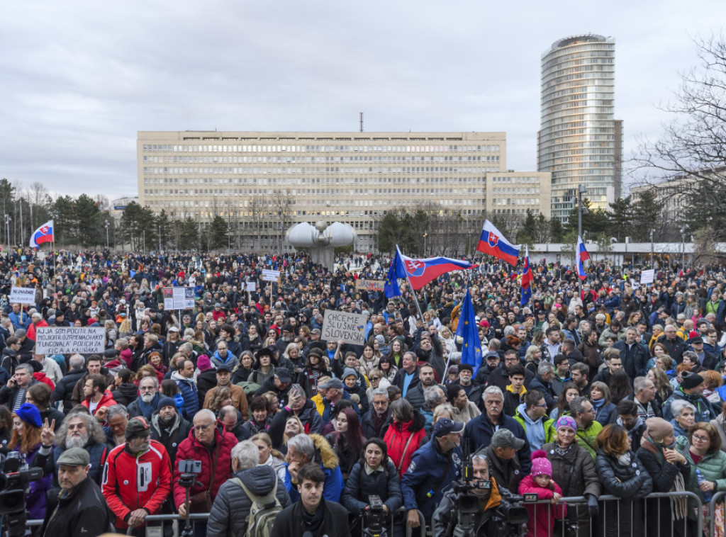 Slovačka: Protesti na godišnjicu ubistva novinara i njegove verenice