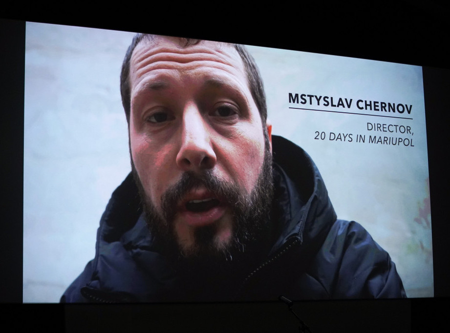 Održana projekcija dokumentarnog filma "20 dana u Mariupolju" o ratu u Ukrajini