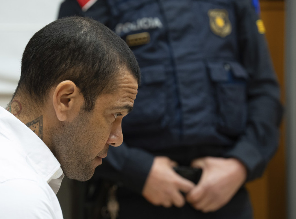 Bivši fudbaler Dani Alves osuđen na četiri i po godine zatvora zbog silovanja