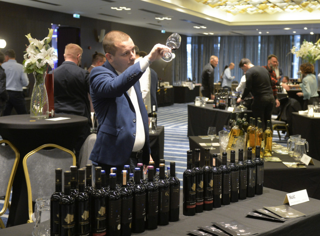 Vinski salon Grand Tasting okupio 50 najboljih vinarija iz regiona, vinari se dobro poznaju i dosta sarađuju