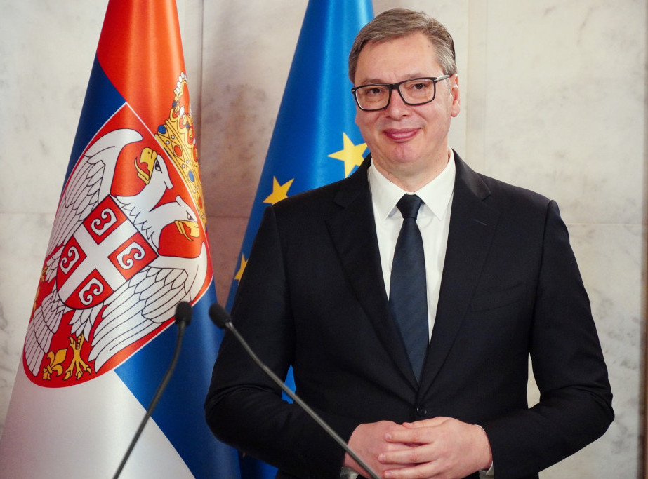 Vučić primio je čestitke od stranih zvaničnika povodom nastupajućih praznika