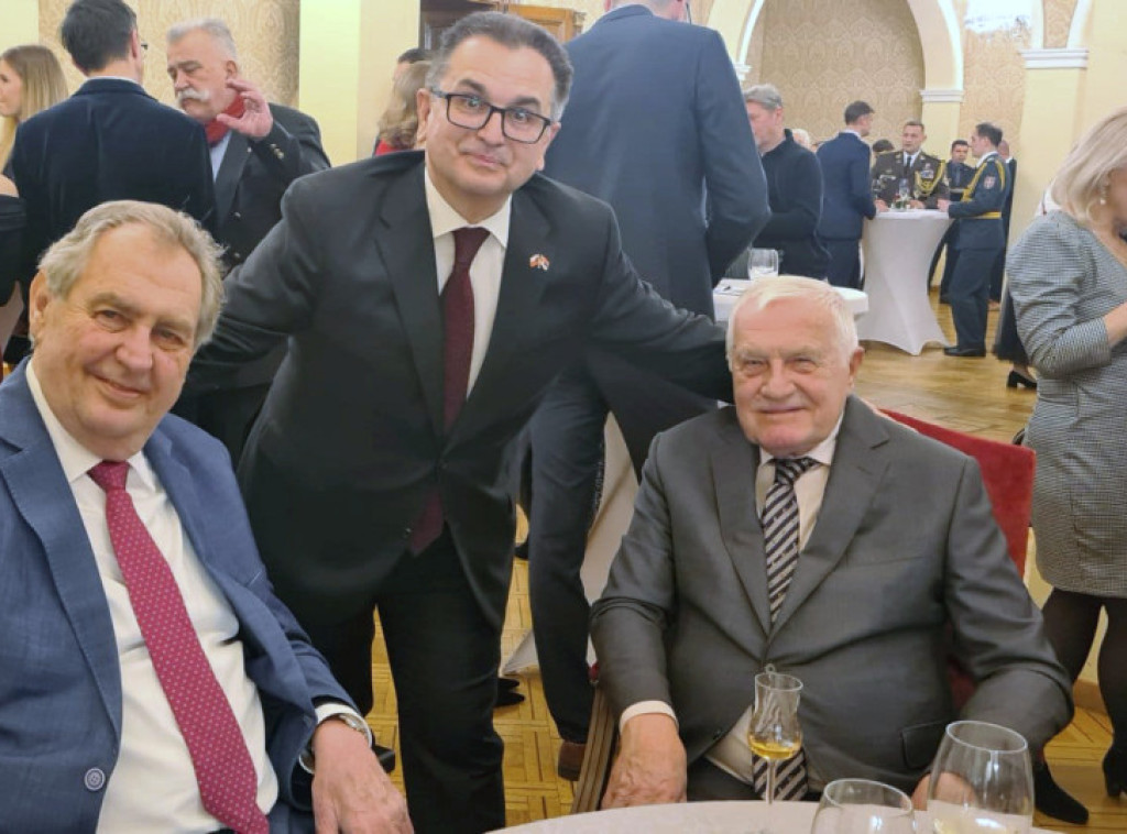 Ambasada Srbije u Pragu obeležila Dan državnosti, među gostima Zeman i Klaus