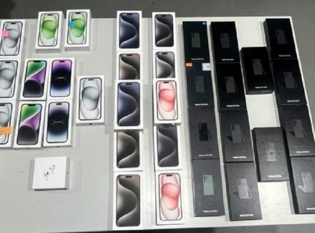 Carina: Mobilni telefoni vredni 28.000 evra nađeni u prtljagu putnika iz Dubaija